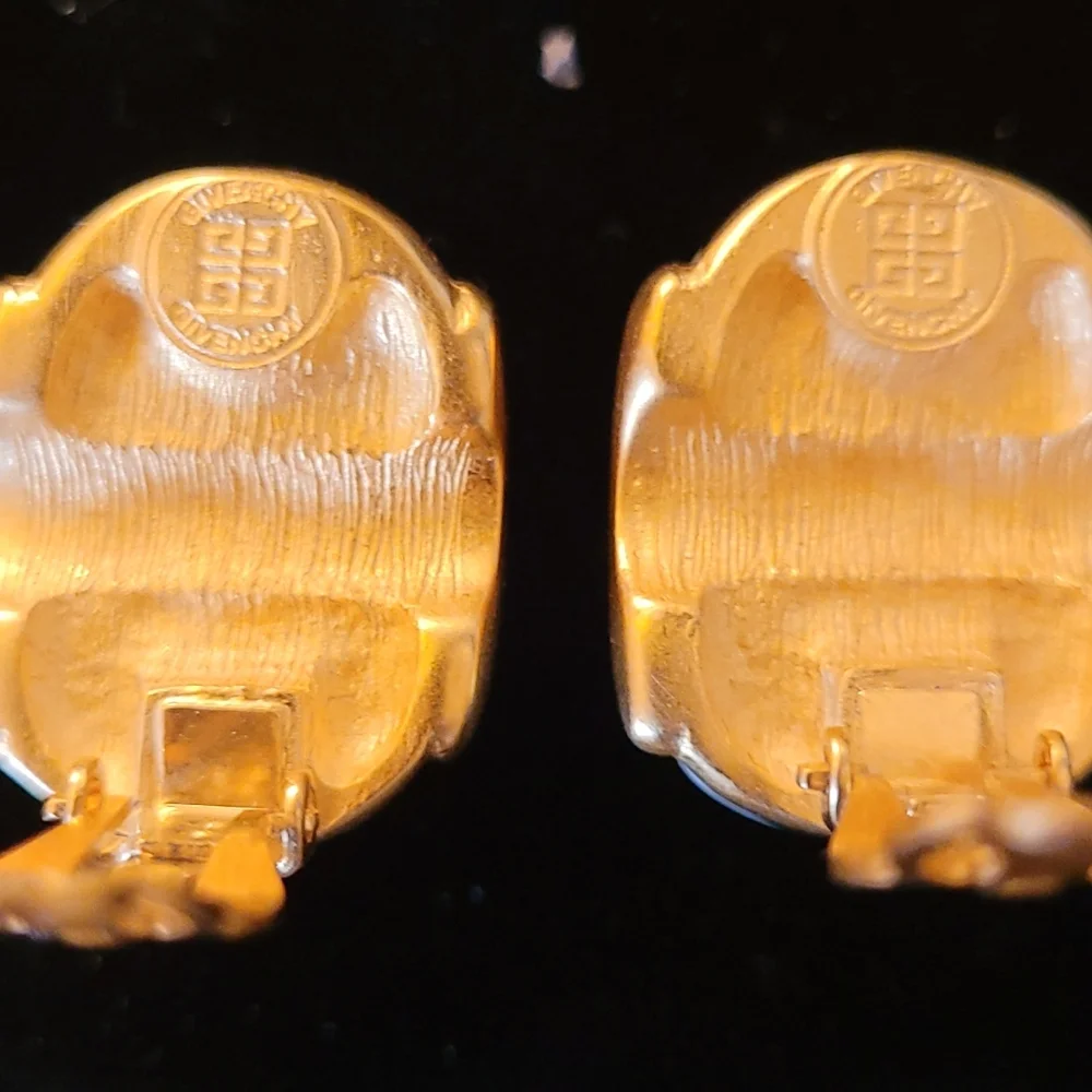 Givenchy Brand New Lucite Clip-on Earrings - Picture 5 of 10